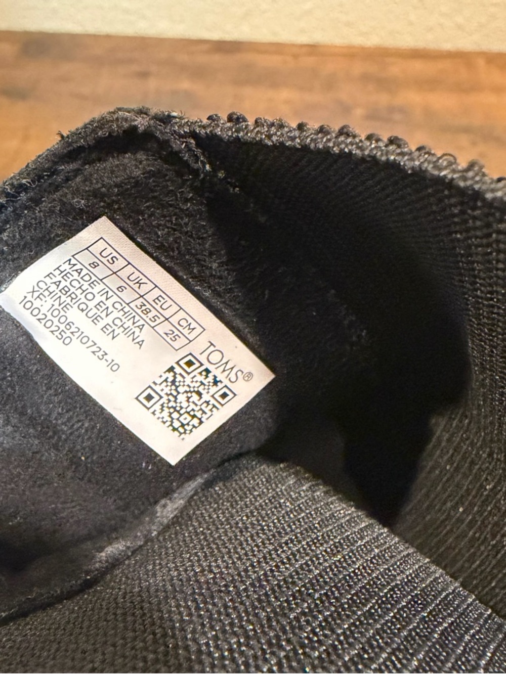 NWT TOMS Rowan Lug Sole Chelsea Boots Black Leather Water Resistant Women's 8 - Picture 6 of 8